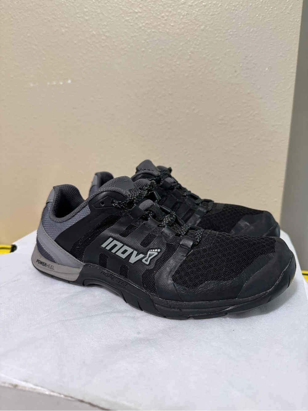Inov-8 Men's Black and Gray Athletic Training Shoes